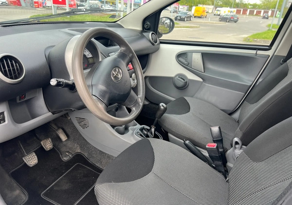 Toyota Aygo cena 17800 przebieg: 162000, rok produkcji 2011 z Drobin małe 232